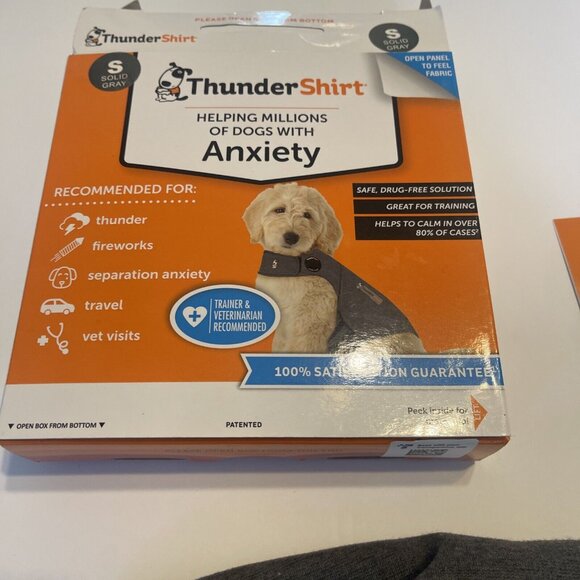 ThunderShirt Dog Anxiety Jacket S Solid Gray Classic New Damaged Box HGS-T01 - Picture 2 of 8